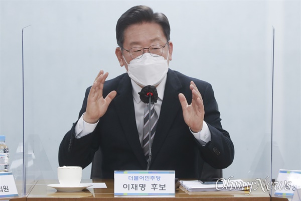 이재명 더불어민주당 대선후보가 16일 오전 서울 여의도 중앙당사에서 인터넷기자단 공동인터뷰를 하고 있다.