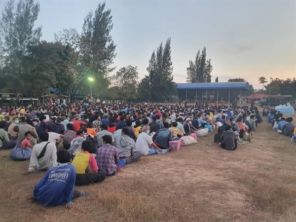  15일 카렌주 전투로 인하여 그 지역 주민들이 최소 2000명이 인접국가 태국으로 피난했다.