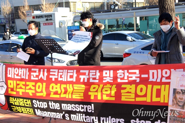  19일 오후 창원역 광장에서 열린 “미얀마 민주주의 연대 42차 일요시위”