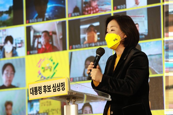 심상정 정의당 대선후보가 19일 국회 의원회관에서 열린 '정의당 대선승리 전진대회'에서 연설하고 있다.