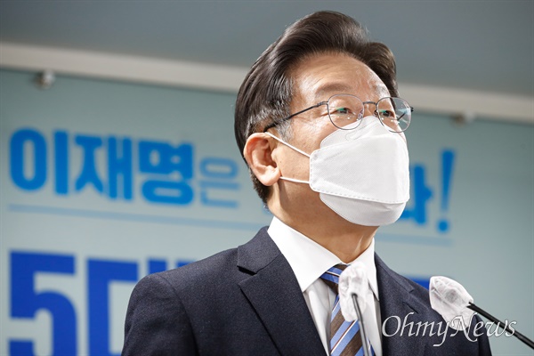 더불어민주당 이재명 대선 후보가 22일 서울 여의도 중앙당사에서 과학기술 정책공약을 발표하고 있다.
