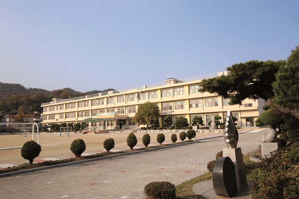 충북 옥천 죽향초등학교