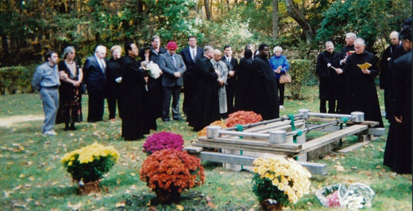  마리너스 수사의 장례식 모습.