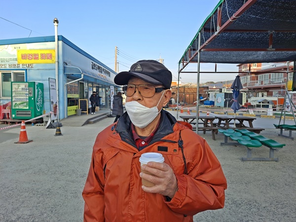 부산에서 온 이야포 미군폭격 민간인 희생자 유가족 이춘혁 어르신이다.