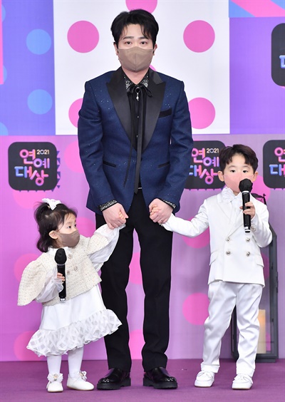 [오마이포토] 'KBS 연예대상' 신나는 박현빈 가족 