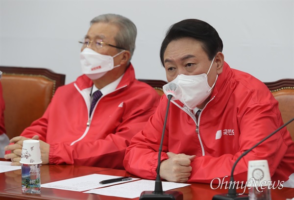 국민의힘 윤석열 대선 후보가 27일 서울 여의도 국회에서 열린 중앙선거대책위원회의에서 발언하고 있다.