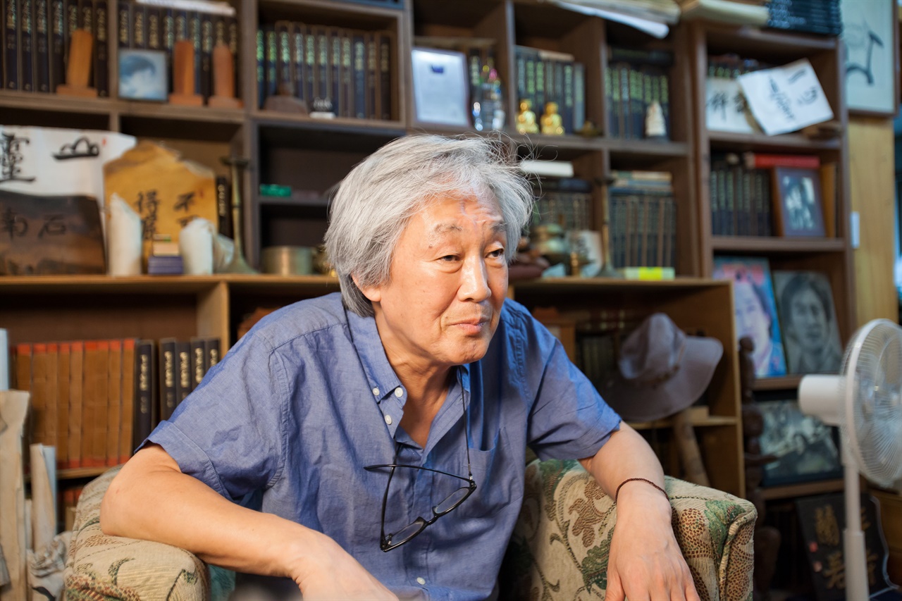 문학이란 이루어지지 않는 것에 대한 그리움이라고 말하는 <국수>의 작가 김성동.
