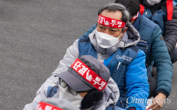  28일 오전 경기도 광주 CJ대한통운 성남터미널에서 CJ대한통운 택배 총파업 결의대회가 열리고 있다. 