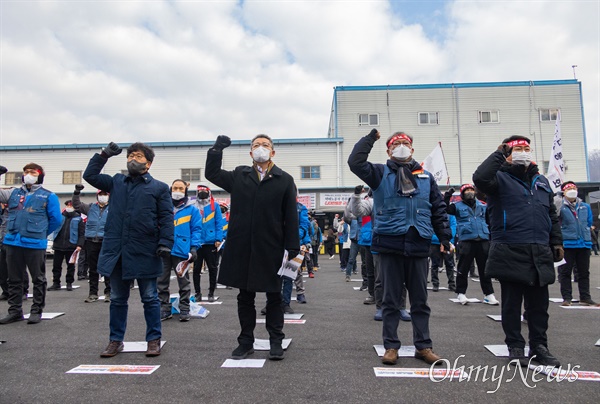  28일 오전 경기도 광주 CJ대한통운 성남터미널에서 CJ대한통운 택배 총파업 결의대회가 열리고 있다. 