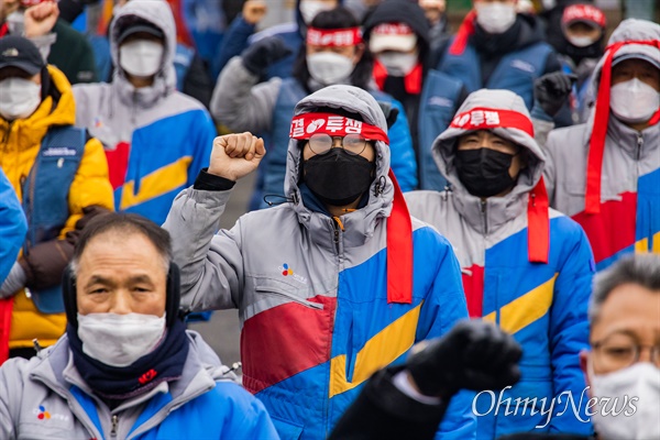  28일 오전 경기도 광주 CJ대한통운 성남터미널에서 CJ대한통운 택배 총파업 결의대회가 열리고 있다. 