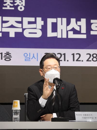 더불어민주당 이재명 대선 후보가 28일 오후 서울 여의도 CCMM빌딩에서 열린 한국지역언론인클럽 초청 토론회에서 발언하고 있다.