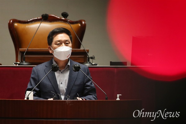 국민의힘 김기현 원내대표가 3일 오후 서울 여의도 국회에서 열린 의원총회에서 발언하고 있다.