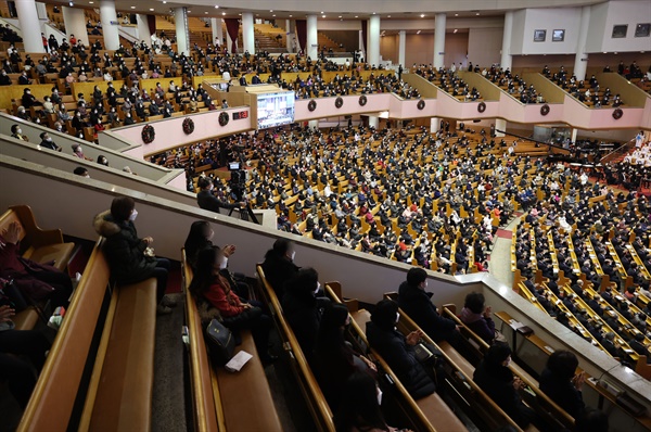 지난해 12월 19일 오전 서울 영등포구 여의도순복음교회에서 예배가 열리고 있다