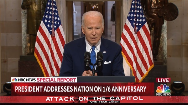 조 바이든 미국 대통령의 지난해 미 의회 난입 사태 1주년 연설을 생중계하는 NBC방송 갈무리.