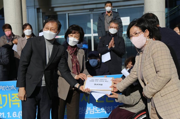 민주당 선거대책위원회 포용복지국가위원회는 6일 경남에서 여러 단체와 간담회를 가졌다.