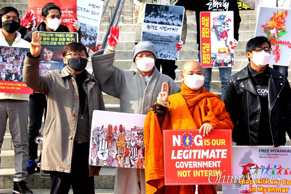1월 9일 오후 창원역 광장에서 열린 “미얀마 민주주의 연대 제45차 일요시위”