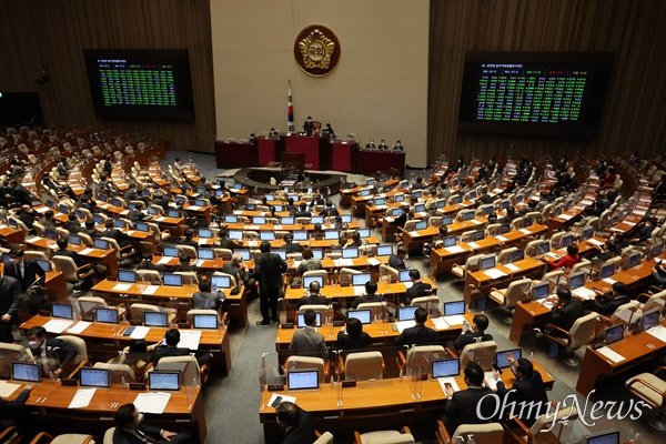 정당에 가입할 수 있는 연령을 현행 만 18세에서 만 16세로 낮추는 내용의 정당법 개정안이 지난 11일 국회 본회의를 통과했다.