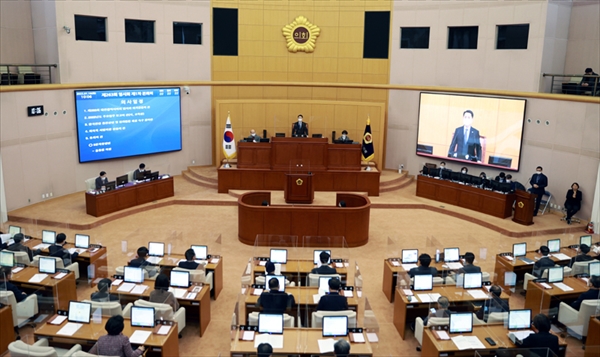 대전시의회는 18일 오전에 열린 제263회 임시회 제1차 본회의에서 '한국전쟁 종전선언 및 평화협정 체결 촉구 결의안'을 채택했다.