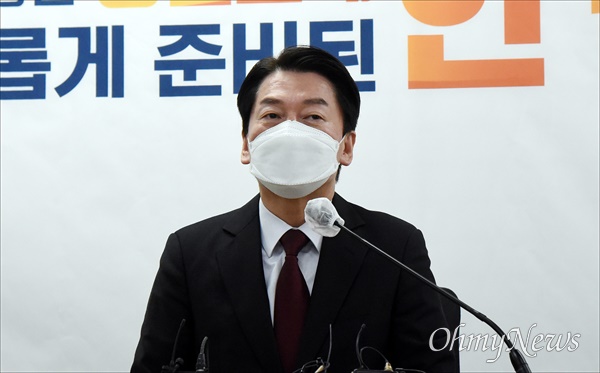 안철수 국민의당 대선후보는 19일 오전 대전에서 기자간담회를 열고, 대전을 과학특별자치시로 발전시키겠다고 밝혔다.