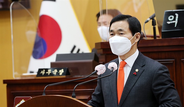 서산시의회 안원기(국민의힘) 의원이 서산시 관내 "빗물받이가 관리 불량으로 악취가 발생하고 있다"라고 지적했다.