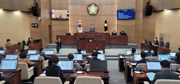 지난 21일 천안시의회 제248회 새해 첫 임시회 제1차 본회의가 본회의장에서 진행되고 있다.