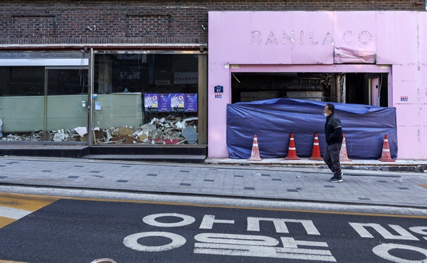 '문 닫은 가게'...한산한 이대 앞 거리. 4일 서울 이화여자대학교 앞 거리가 한산하다.