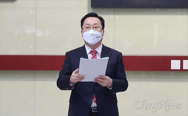 국민의힘 이장우 전 국회의원은 25일 대전시의회 1층 로비에서 대전시장 선거 출마를 선언했다.