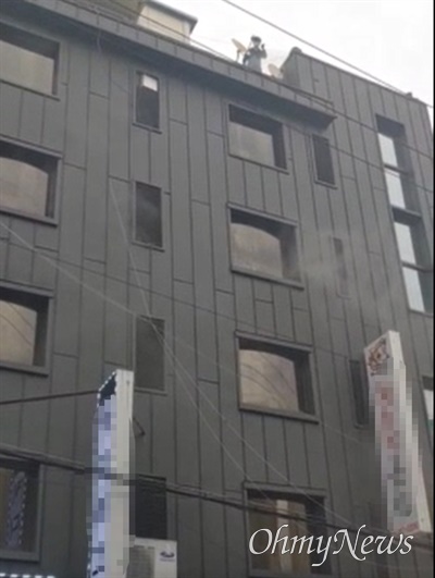 1월 25일 오후 창원 중앙동 소재 원룸 건물에서화재 발생.