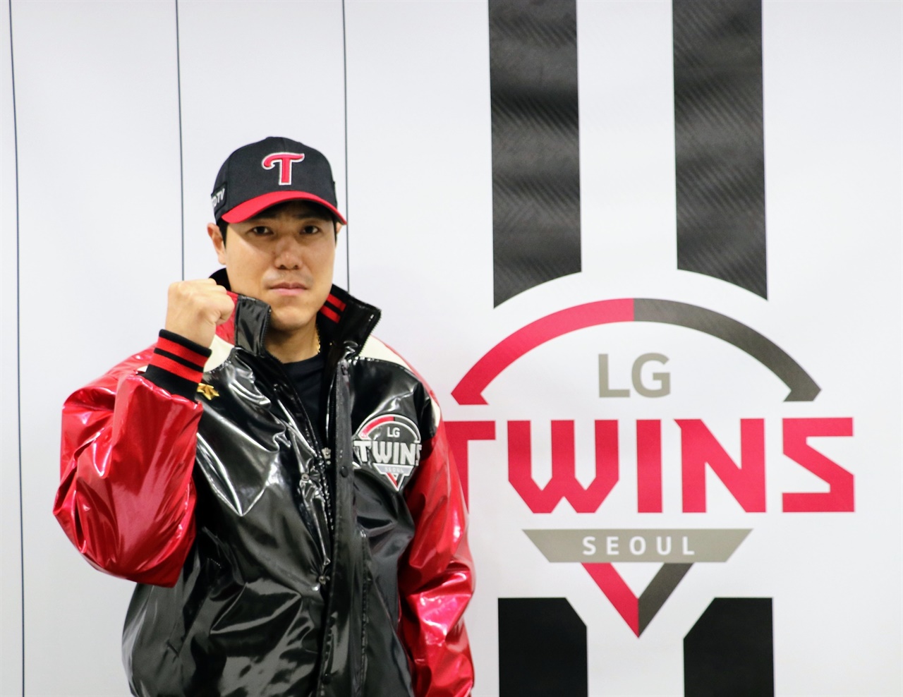  지난 시즌 이후 NC로부터 재계약 불가 통보를 받고 LG와 손을 잡은 우완 투수 김진성