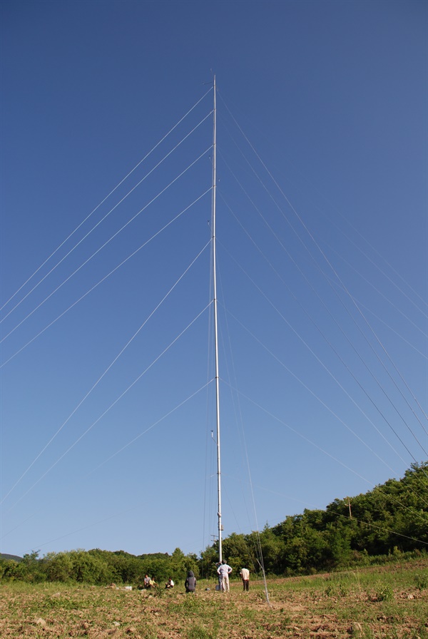 2007년 남북은 공동으로 북한 서해안 온천지구와 동해 마식령 지구에 풍황계측기를 설치했다. 풍황계측기는 약 60m에 이르며 10m마다 달린 센서를 통해 바람 데이터를 저장한다. 풍력발전기 모델 선정을 위해 최소 1년 이상의 풍황계측은 반드시 필요하다.