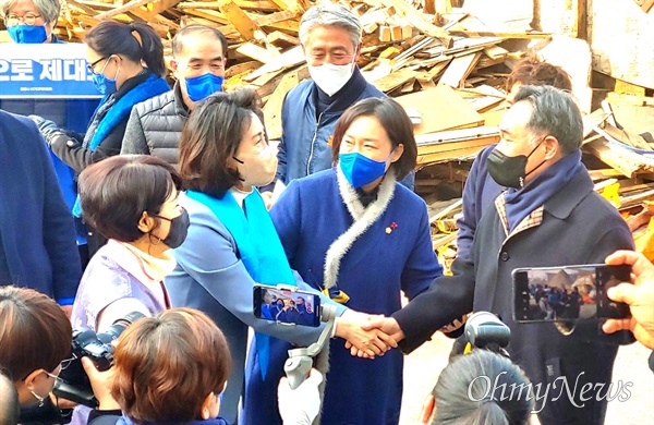 더불어민주당 이재명 대선 후보 부인 김혜경 여사가 27일 통영을 방문했다.