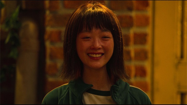  이유미는 <오징어게임>에서 미소를 잃지 않는 지영 캐릭터로 전 세계 시청자들을 울렸다.