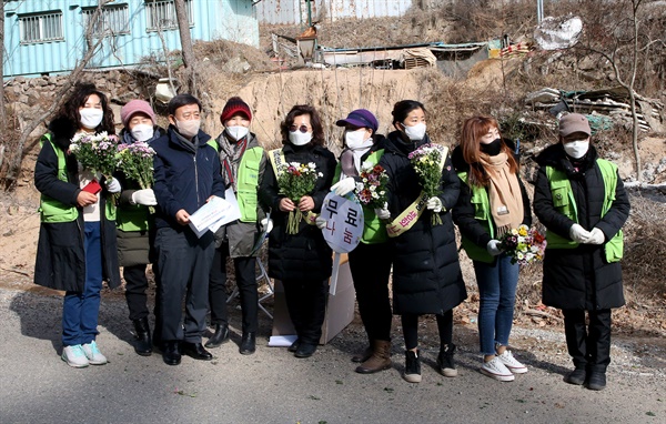  김해지역 공원묘지 4곳에서 ‘플라스틱 조화 없애기’ 홍보 활동.