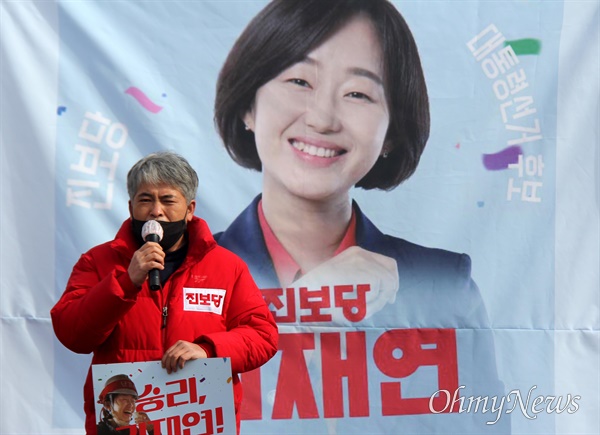 7일 경남도청 정문 앞에서 열린 진보당 김재연 대통령선거 후보 경남선거대책위 출범식. 박봉열 경남도당 위원장.