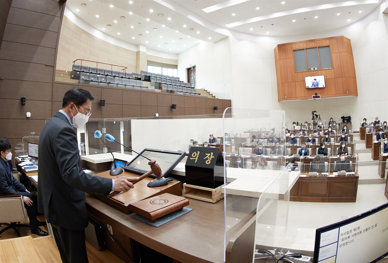  경기 용인시의회가 7일 본회의장에서 제261회 임시회 개회식과 제1차 본회의를 열었다.