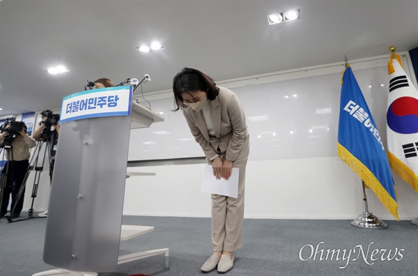 이재명 더불어민주당 대선 후보의 부인 김혜경씨가 지난 9일 오후 서울 여의도 당사에서 최근 불거진 '과잉 의전' 등 논란에 대해 사과 기자회견을 하고 있다.