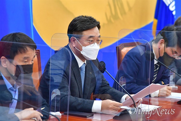 더불어민주당 윤호중 원내대표가 10일 국회에서 열린 정책조정회의에서 발언하고 있다.