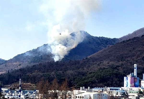 창원 '제2 금강산' 입구 주변 화재.