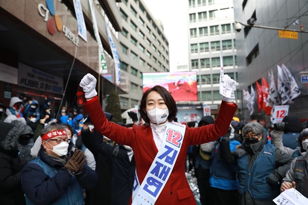노동자들과 시민들 속에서 환호를 받은 김재연 진보당 대선후보