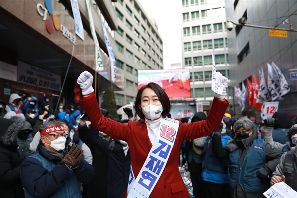  노동자들과 시민들 속에서 환호를 받은 김재연 진보당 대선후보