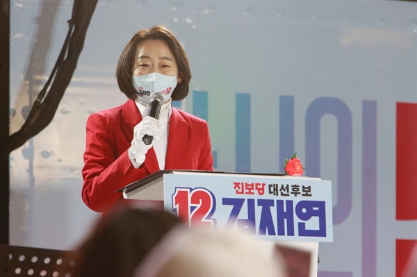 15일 7시경, 서울 마포구 홍대입구역 인근에서 유세 중인 김재연 진보당 대선후보