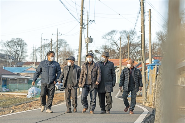  인화리에서 평생 땅을 일군 마을 사람들.