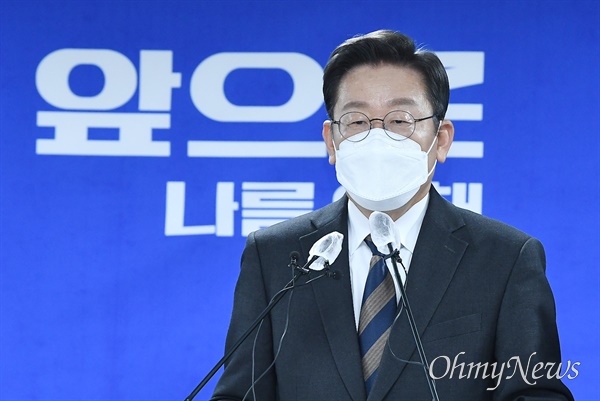 더불어민주당 이재명 대선 후보가 21일 서울 여의도 중앙당사에서 열린 코로나 피해 극복과 대응 방안 관련 기자회견에서 발언하고 있다.