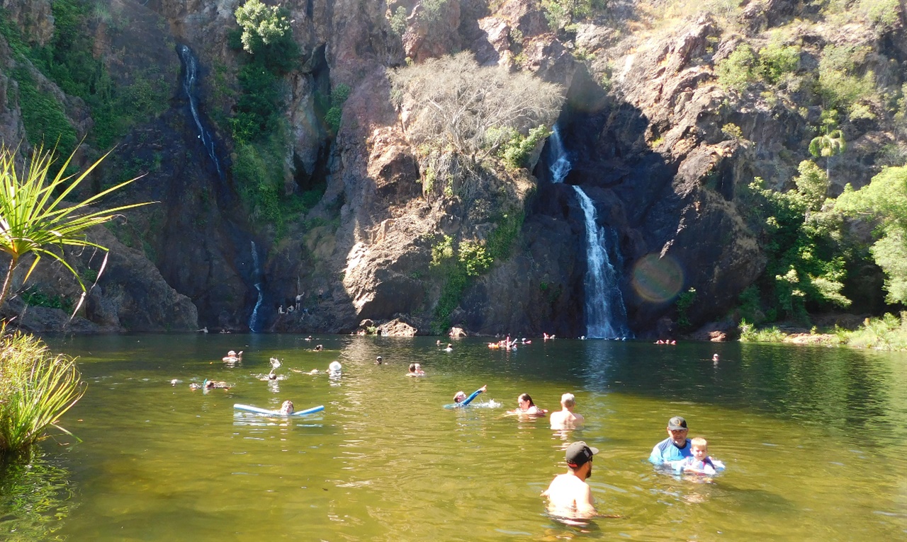  리치필드 국립공원에서 가장 많은 관광객이 찾는 폭포(Wangi Waterfalls)