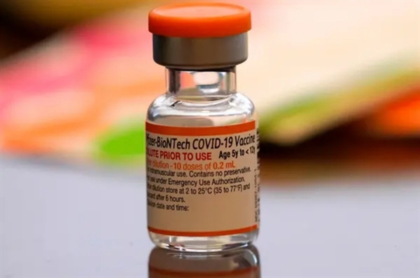 식약처가 23일 한국화이자제약이 수입품목으로 허가 신청한 5~11세용 코로나19 백신 ‘코미나티주0.1mg/mL(5-11세용)'를 허가했다. 사진은 해당 백신 자료 사진.