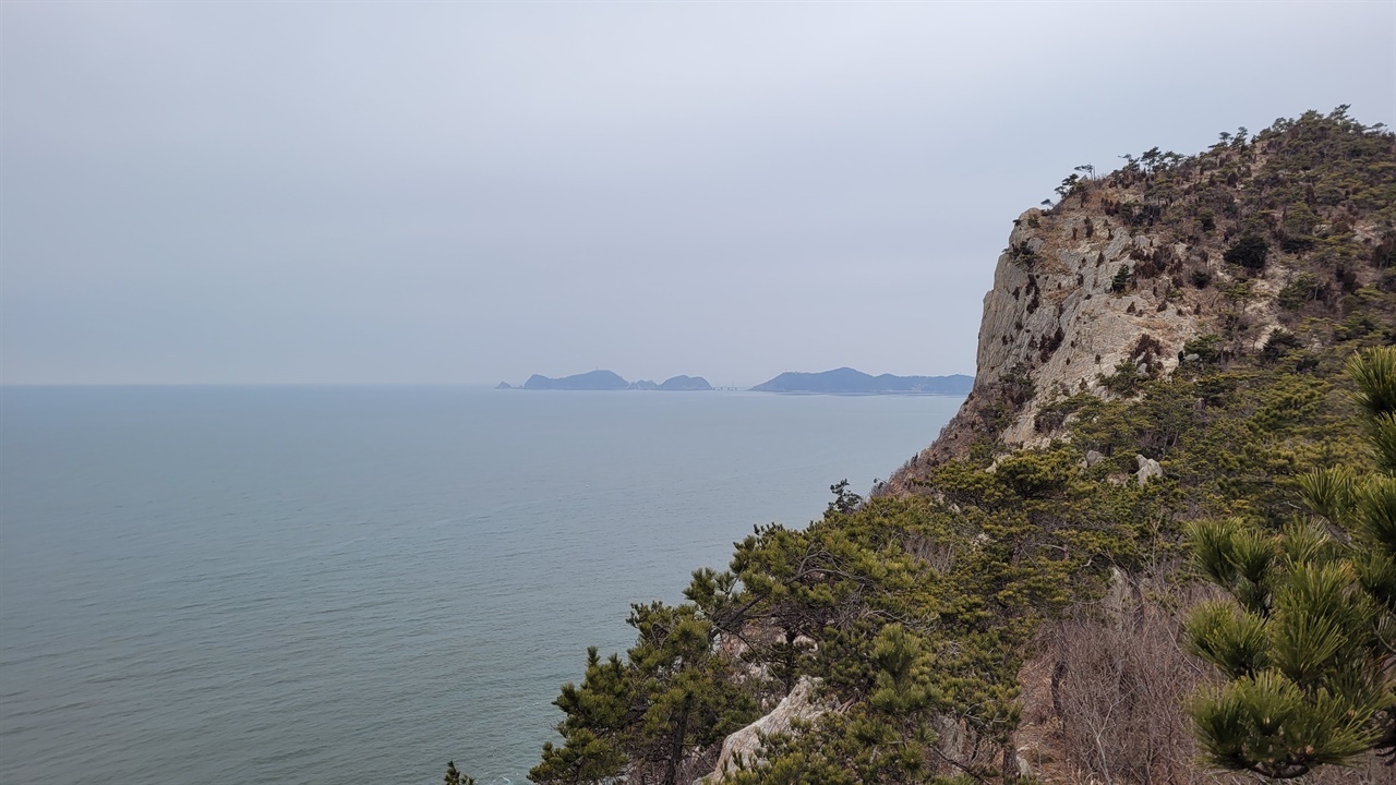 멀리 말도, 명도, 방축도가 보인다