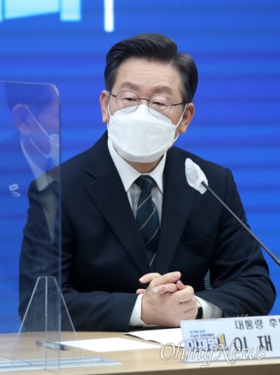 더불어민주당 이재명 대선 후보가 24일 오후 서울 여의도 당사에서 열린 긴급 안보경제 연석회의에서 발언하고 있다.