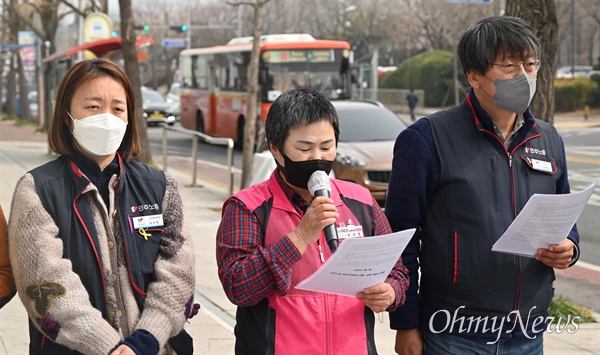  민주노총 경남본부는 4일 오전 더불어민주당 경남도당 앞에서 기자회견을 열었다.