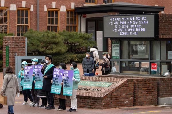 8일 오준호 후보는 서울 이화여고 앞에서 '제대로된 인권교육, 성평등 교육'을 약속했다.
