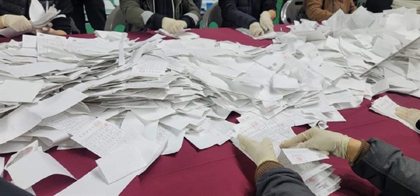 홍성지역은 총 선거인수 8만4379명 중 6만2416명이 투표에 참여해 74.0%의 투표율을 기록했다. 이는 지난 19대 대선 71.9%보다 2.1% 높았으며 기권수가 2만1963명으로 실제로 투표하지 않은 유권자가 전체 유권자 중 18.53%를 차지했다.